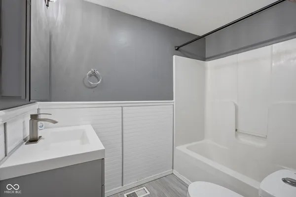 $179,900 | 325 South County Road 900 West, Seymour, IN 47274