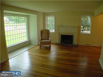 2346 Boyd Road Huntingdon Valley, PA 19006 - Photo 3 of 12 Living Room