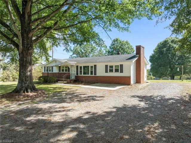 $200,000 | 14760 Us Highway, Summerfield, NC 27358