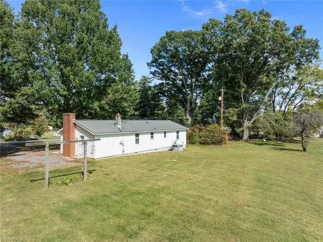 $200,000 | 14760 Us Highway, Summerfield, NC 27358