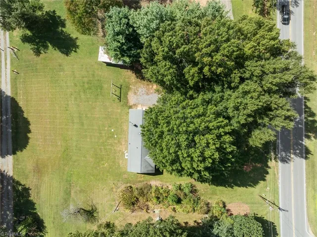 $200,000 | 14760 Us Highway, Summerfield, NC 27358