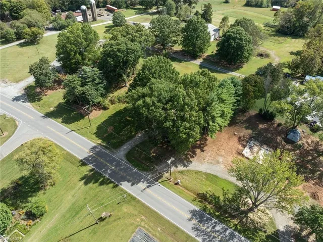 $200,000 | 14760 Us Highway, Summerfield, NC 27358