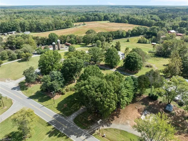 $200,000 | 14760 Us Highway, Summerfield, NC 27358