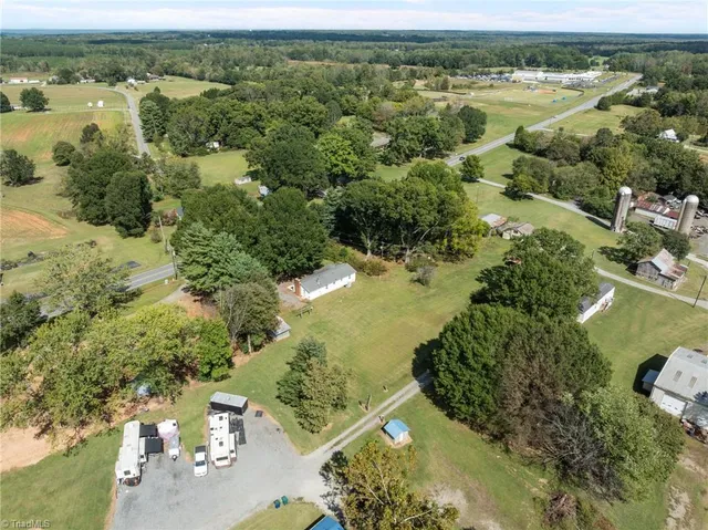 $200,000 | 14760 Us Highway, Summerfield, NC 27358