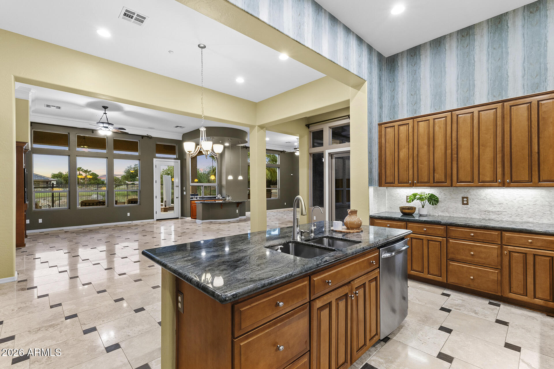 12926 West Red Fox Road Peoria, AZ 85383 - Photo 5 of 105 4