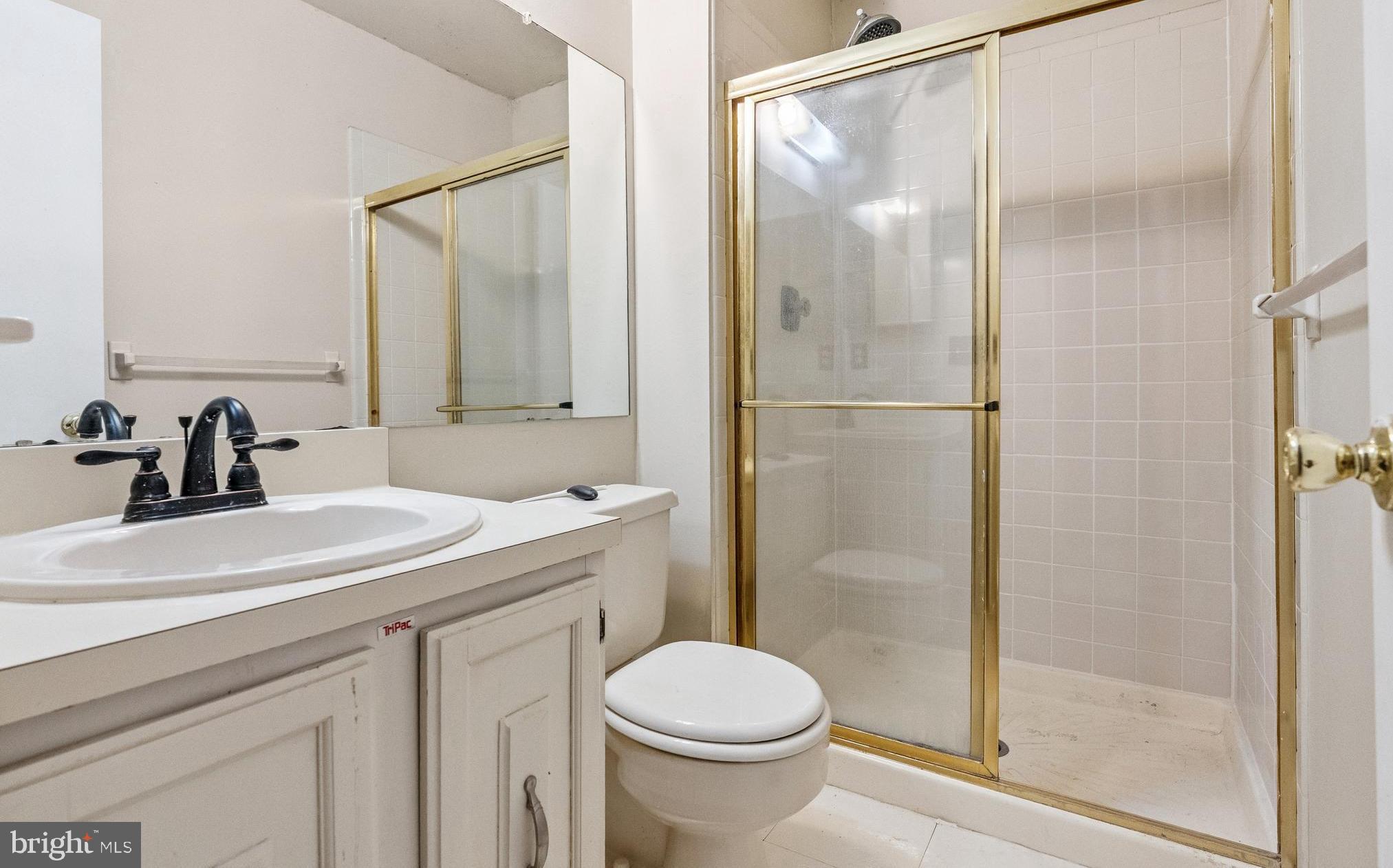 82 Farnwood Road Mount Laurel, NJ 08054 - Photo 17 of 22 a bathroom with a sink toilet and shower