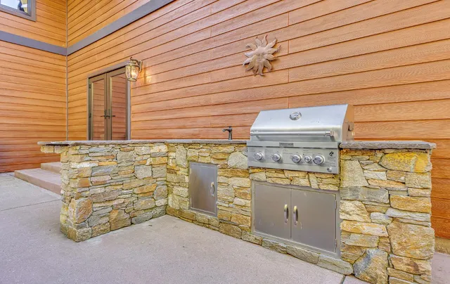 a view of a storage & utility room