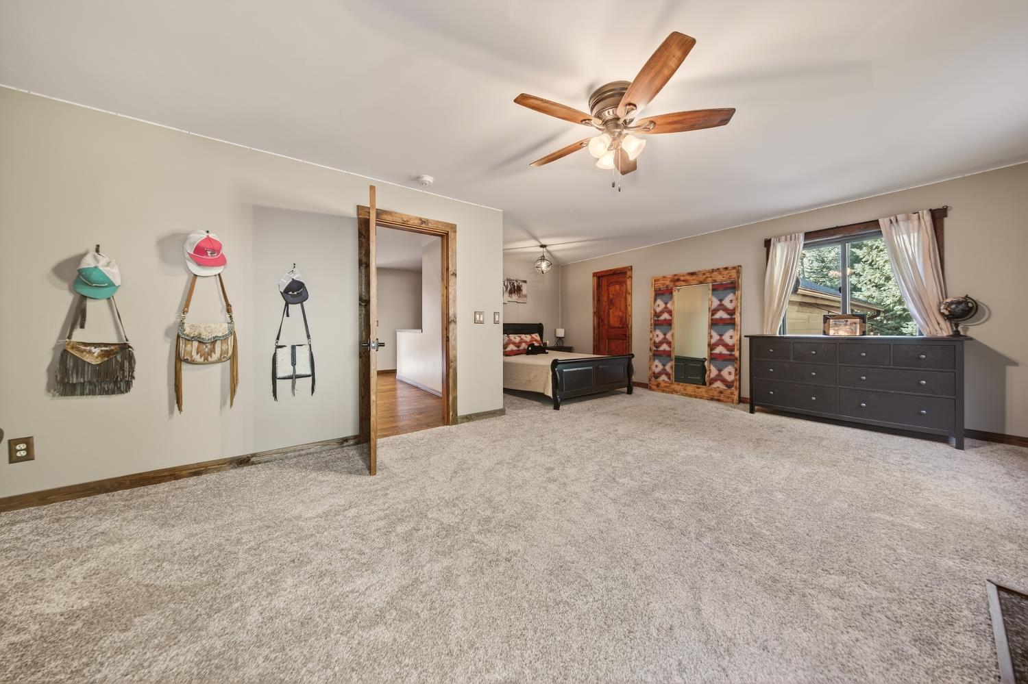 11234 Valencia Road Nevada City, CA 95959 - Photo 42 of 62 a view of livingroom with furniture and ceiling fan