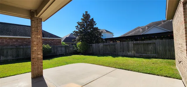 a view of a back yard of the house