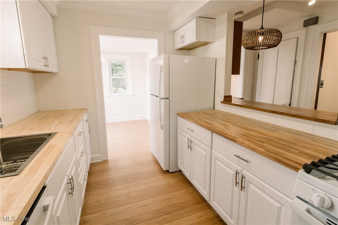 2653 Kingston Road Cleveland, OH 44118 - Photo 4 of 31 Gallery Image 4