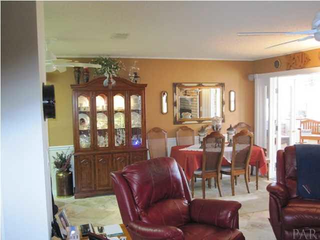 Living room/dining room combination