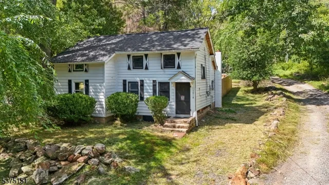 $450,000 | 101 Dreahook Road, Lebanon, NJ 08833