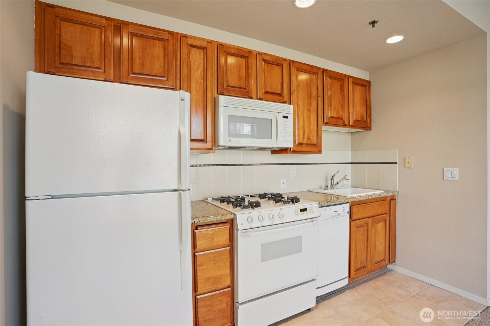 2801 1st Avenue, Unit 615 Seattle, WA 98121 - Photo 6 of 22 a utility room with dryer and washer