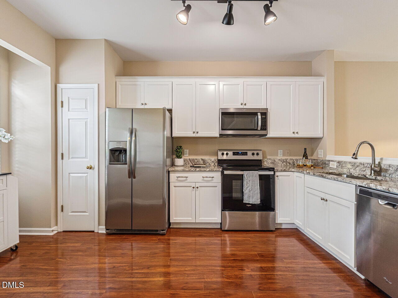 1824 Natalie Brook Way Raleigh, NC 27609 - Photo 3 of 33 006-1280x960-kitchen