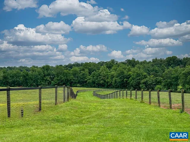 a view of a golf club with a area