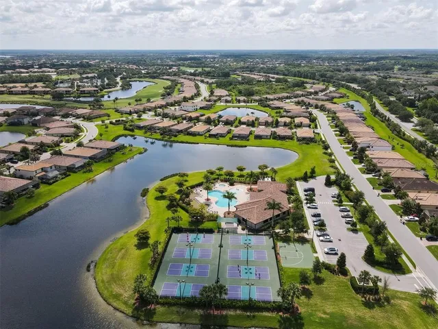 $950,000 | 6868 Wild Lake Terrace, Bradenton, FL 34212