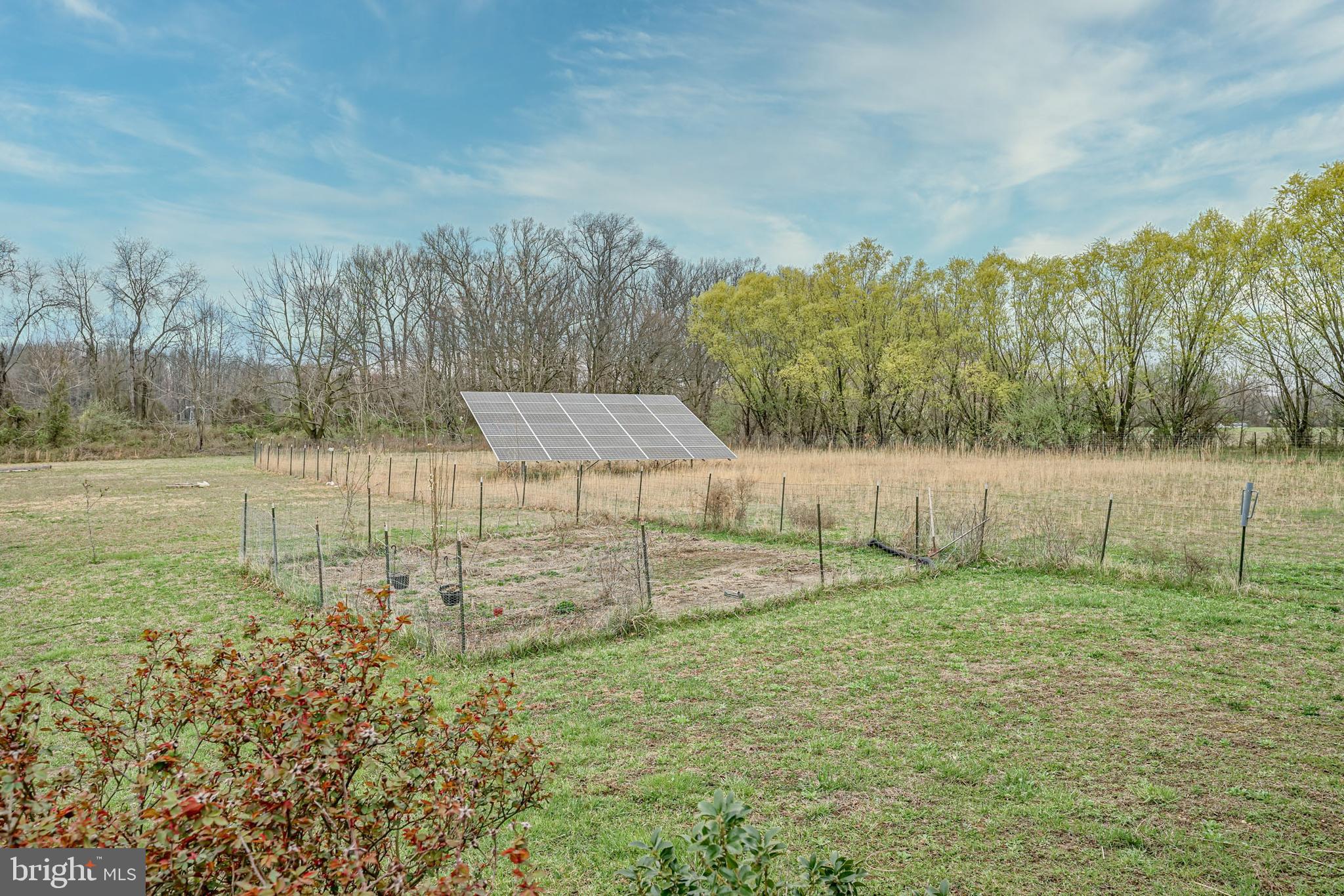 46 Quaker Road Mickleton, NJ 08056 - Photo 5 of 60 Solar Panels in the Field