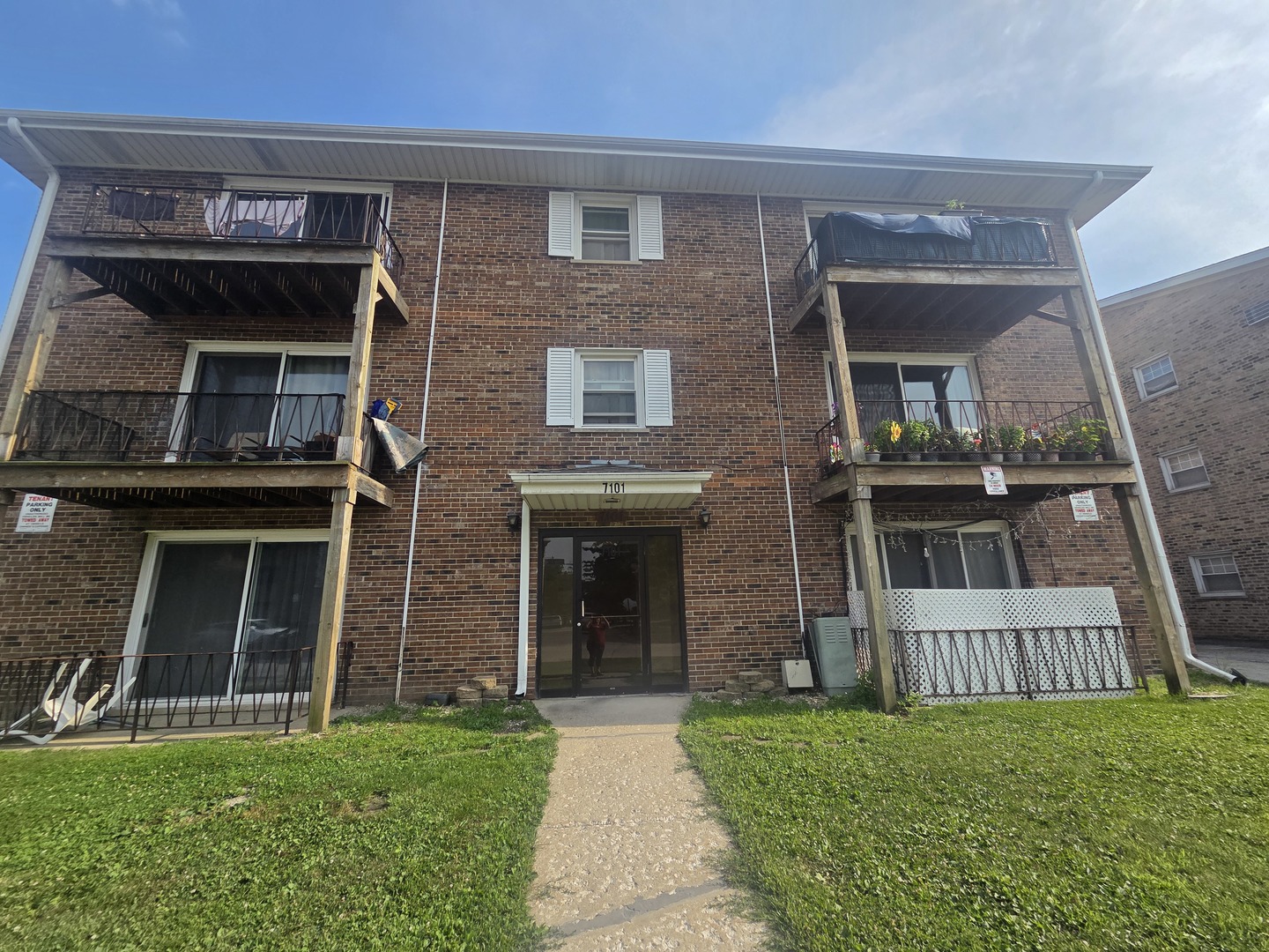 7101 West 99th Street Chicago Ridge, IL 60415 - Photo 1 of 4