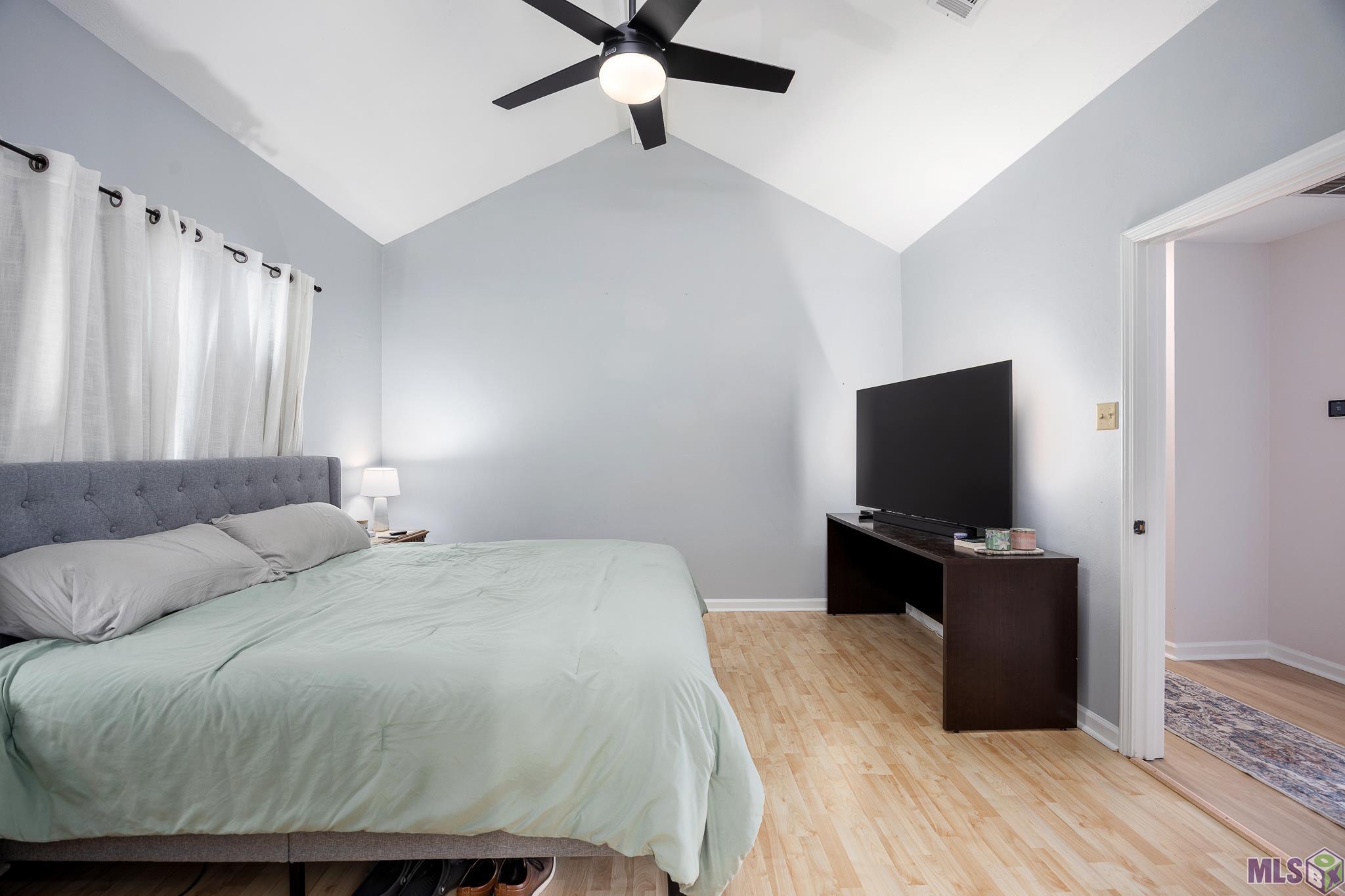 948 Ridgepoint Court, Unit 11B Baton Rouge, LA 70810 - Photo 15 of 18 Bedroom 2