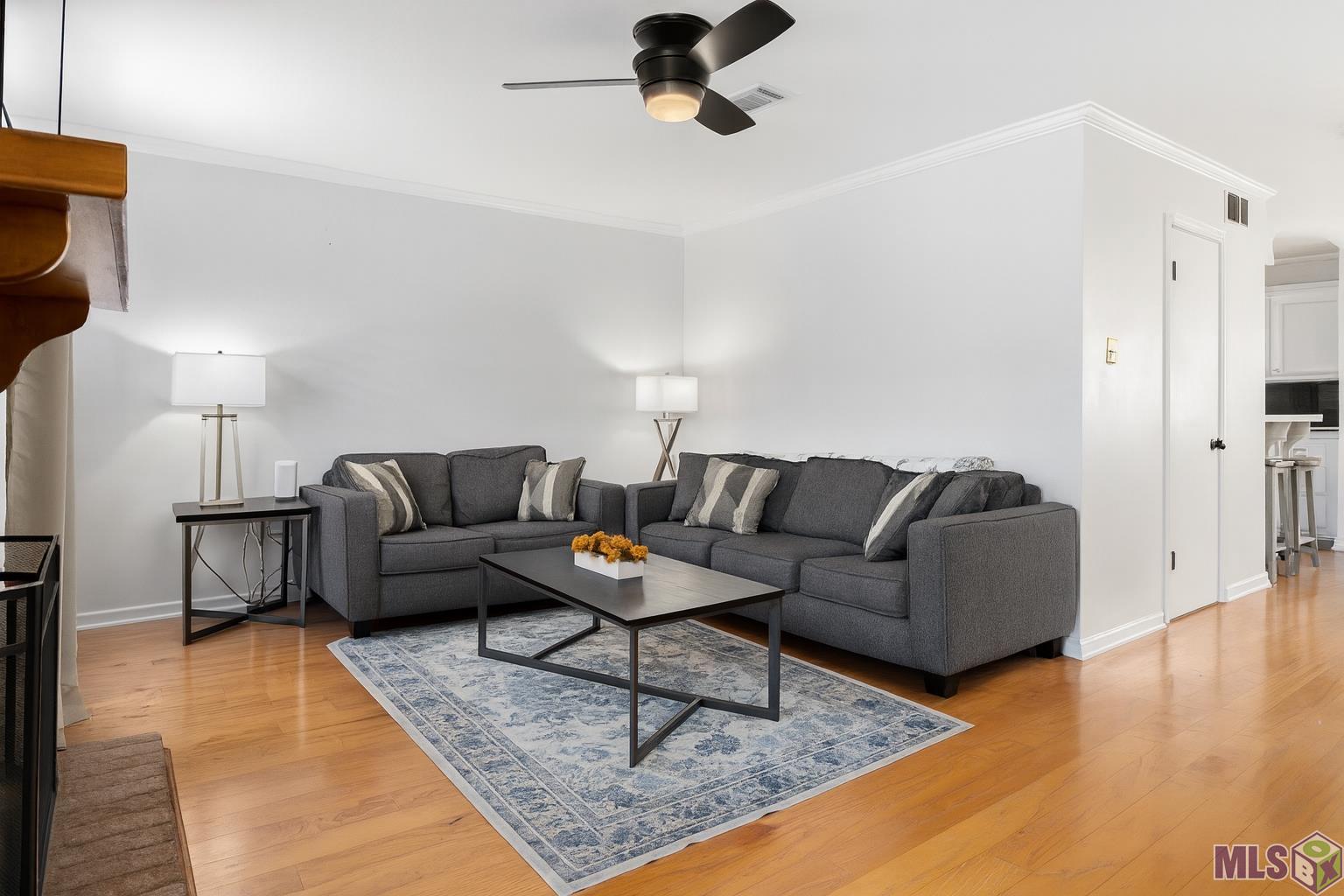 948 Ridgepoint Court, Unit 11B Baton Rouge, LA 70810 - Photo 5 of 18 Living Room