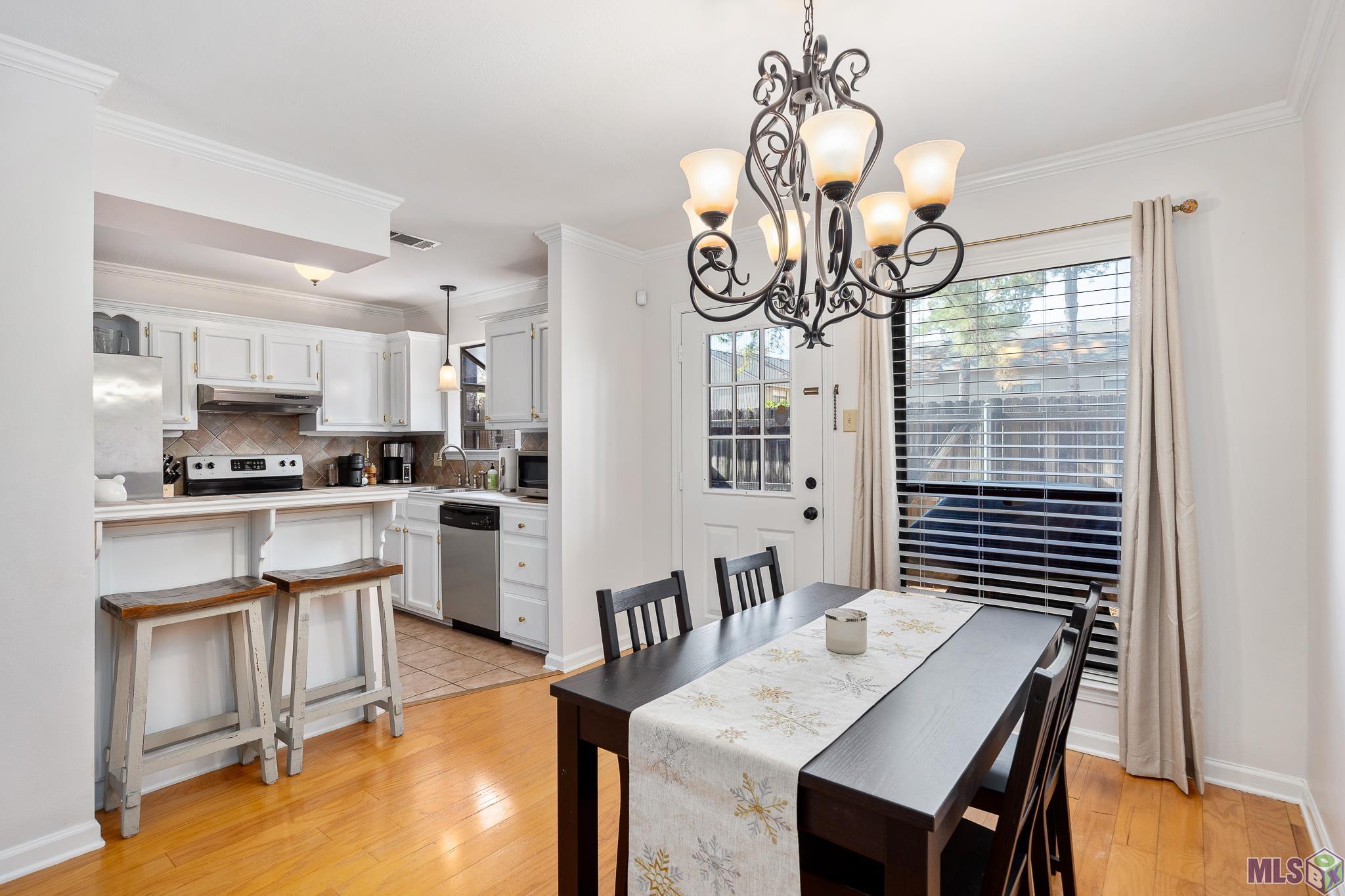 948 Ridgepoint Court, Unit 11B Baton Rouge, LA 70810 - Photo 7 of 19 Dining Area