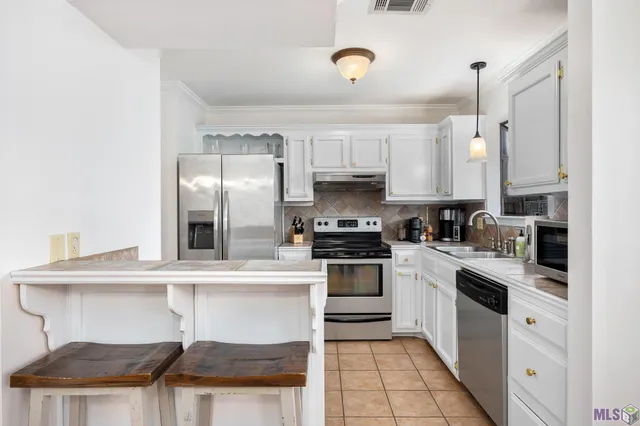 $142,500 | 948 Ridgepoint Court, Unit 11B, Baton Rouge, LA 70810