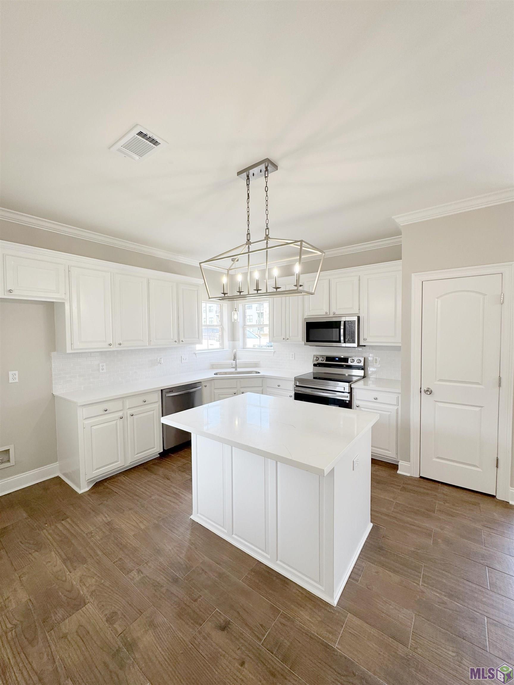 10467 Springcrest Drive Baton Rouge, LA 70810 - Photo 4 of 20