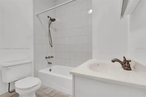 $4,400 | 437 Swan Avenue, Miami, FL 33166