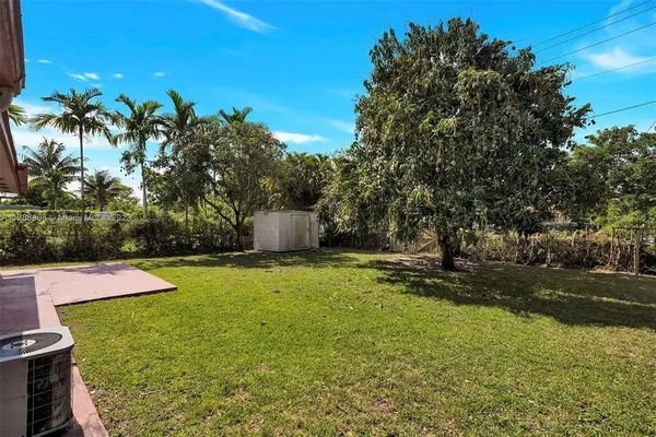 $4,400 | 437 Swan Avenue, Miami, FL 33166