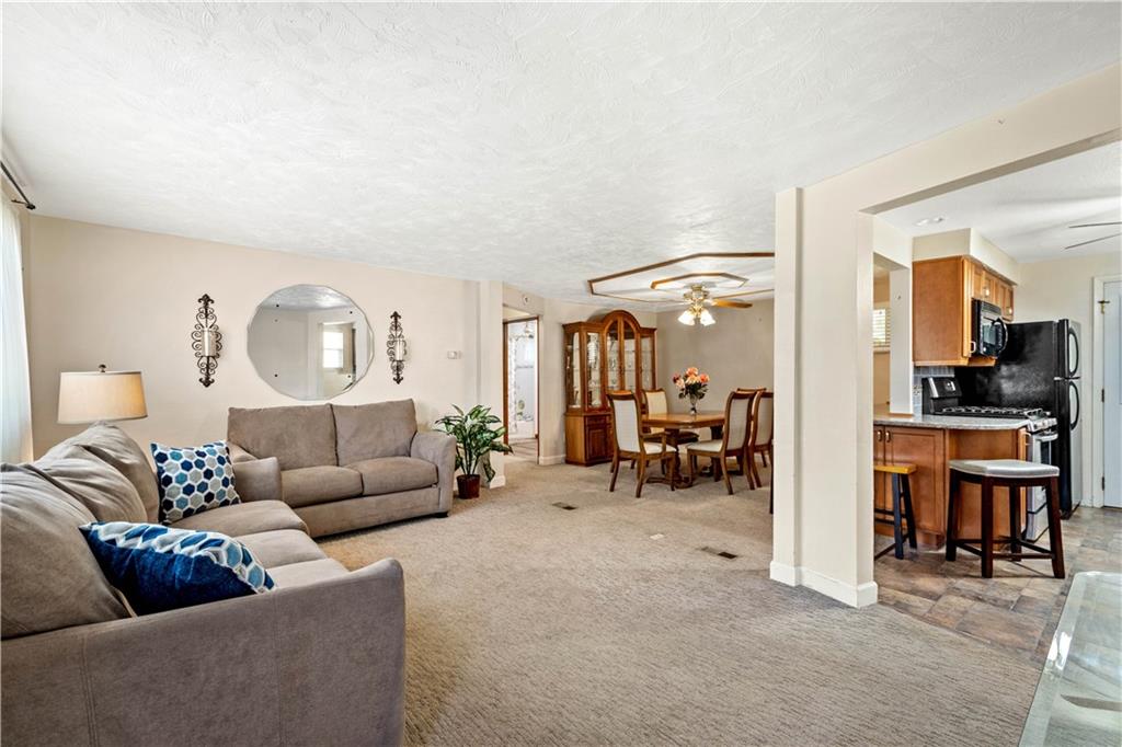 5330 Blossom Road Pittsburgh, PA 15236 - Photo 4 of 25 Gallery Image 4