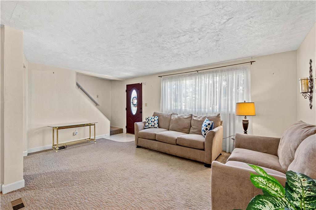5330 Blossom Road Pittsburgh, PA 15236 - Photo 5 of 25 Gallery Image 5