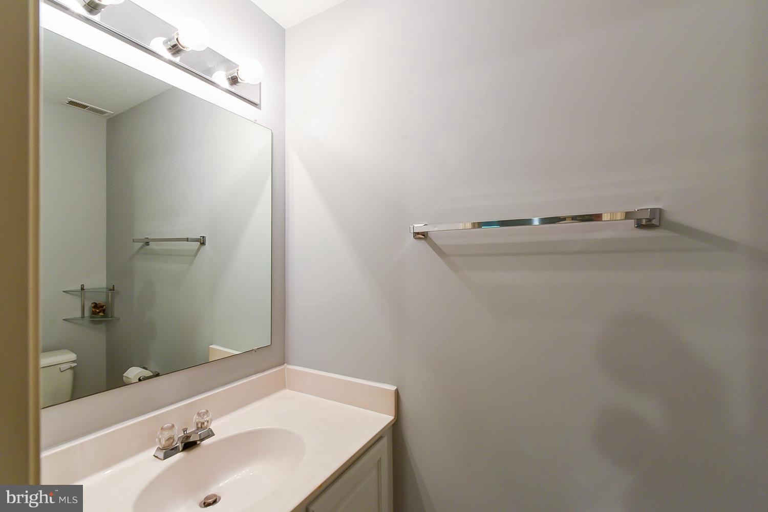 11220 Watermill Lane Silver Spring, MD 20902 - Photo 22 of 28 Bath