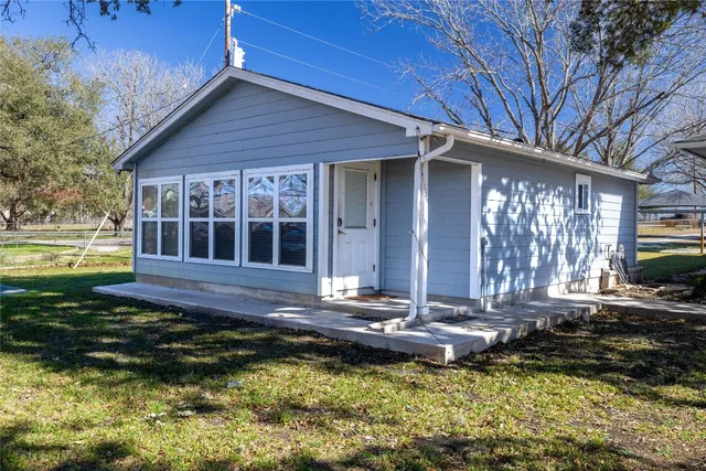 a view of a house with swimming pool and sitting area