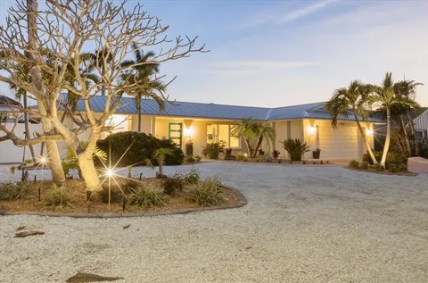 $1,735,000 | 608 Gladstone Lane, Holmes Beach, FL 34217