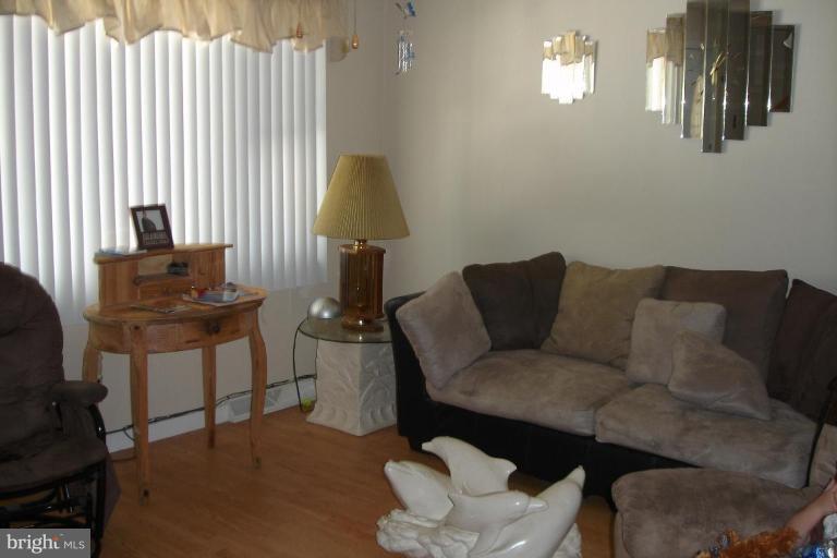 1501 Chivalry Court Rosedale, MD 21237 - Photo 5 of 10 Living Room
