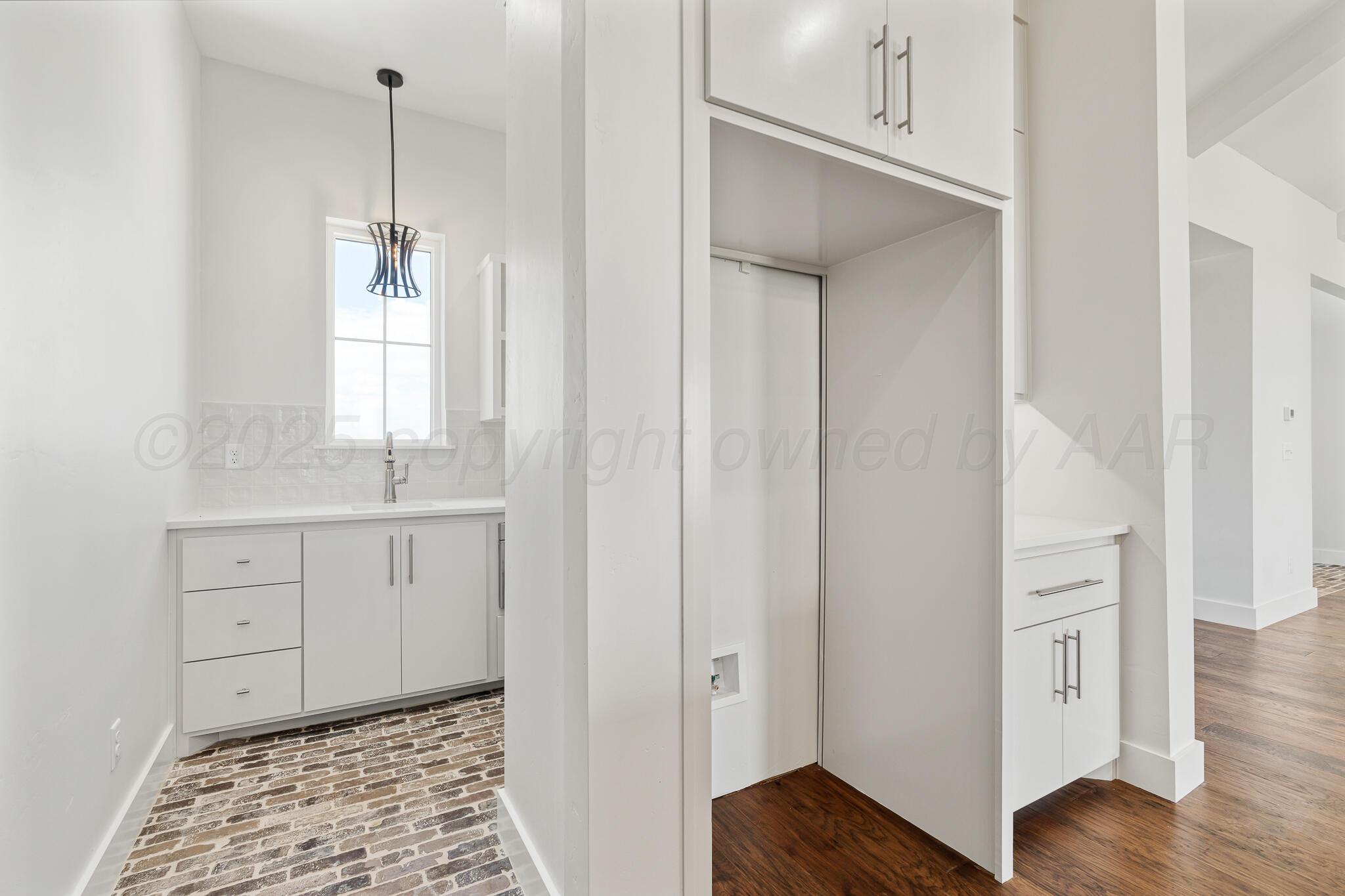 3851 Juniper Springs Road Amarillo, TX 79119 - Photo 13 of 39 Kitchen to Panry
