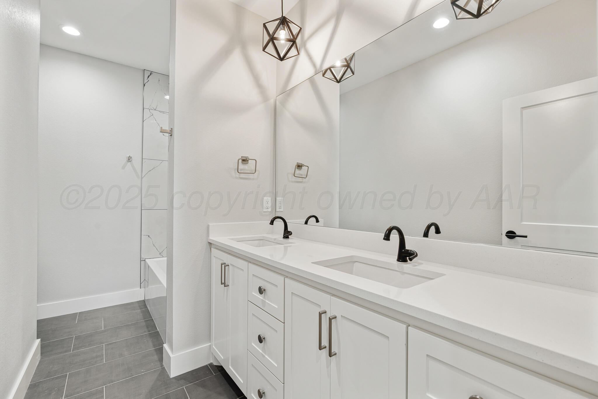 3851 Juniper Springs Road Amarillo, TX 79119 - Photo 34 of 39 Guest Bathroom