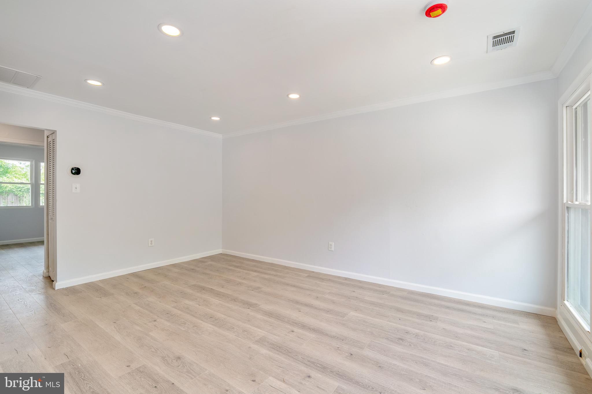 7850 Burnside Road Landover, MD 20785 - Photo 15 of 34 Living room