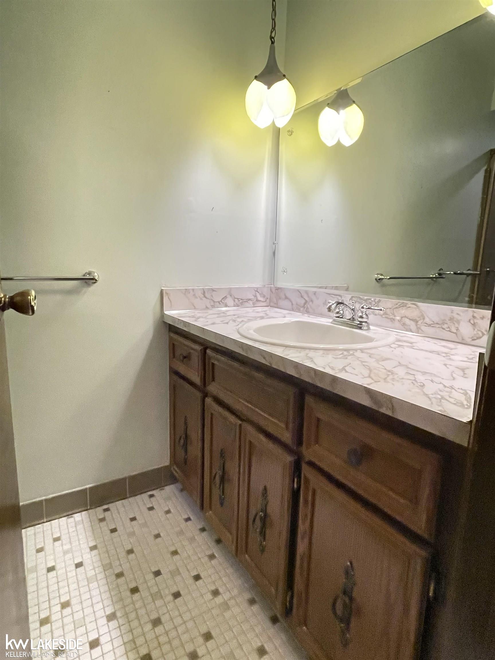 53971 Shelby Road Utica, MI 48316 - Photo 16 of 21 Gallery Image 16