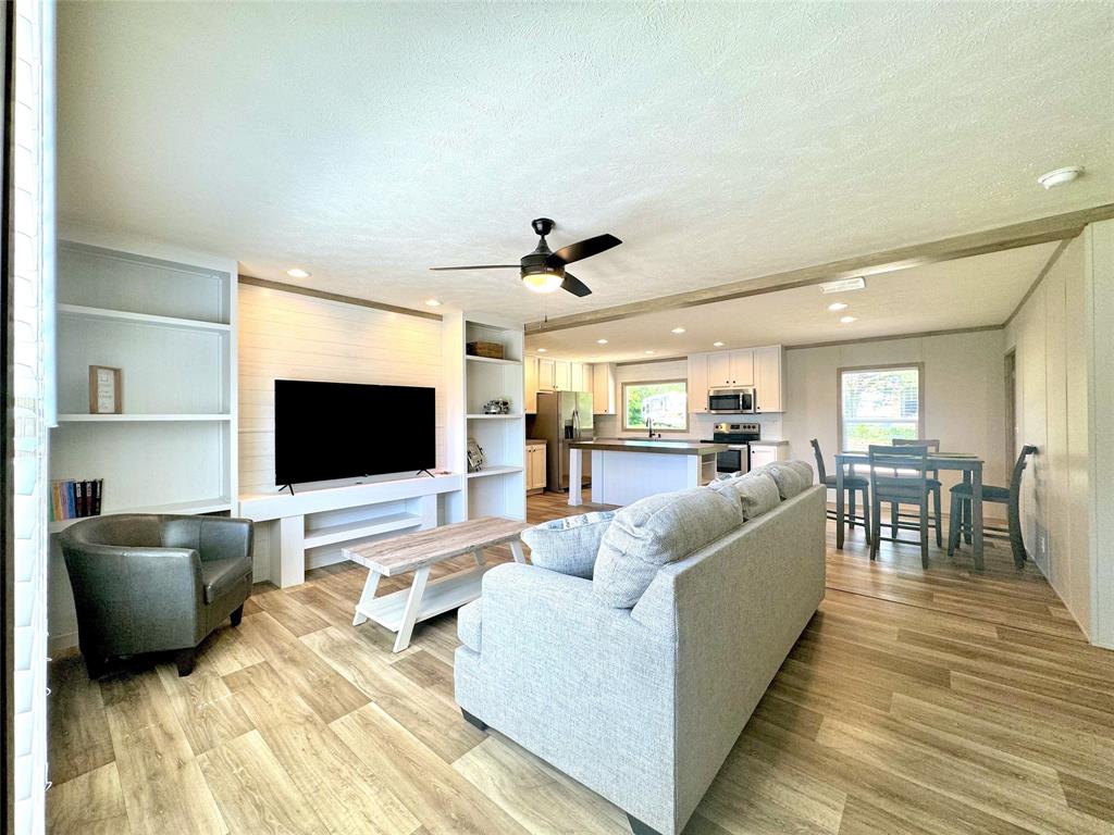 706 Sandpiper Circle Seven Points, TX 75143 - Photo 16 of 22 a living room with furniture and a flat screen tv