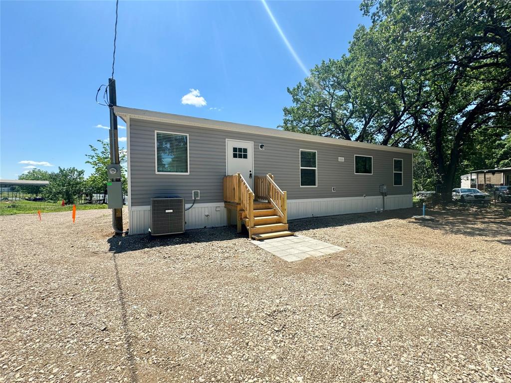 706 Sandpiper Circle Seven Points, TX 75143 - Photo 5 of 22 a house view with a outdoor space
