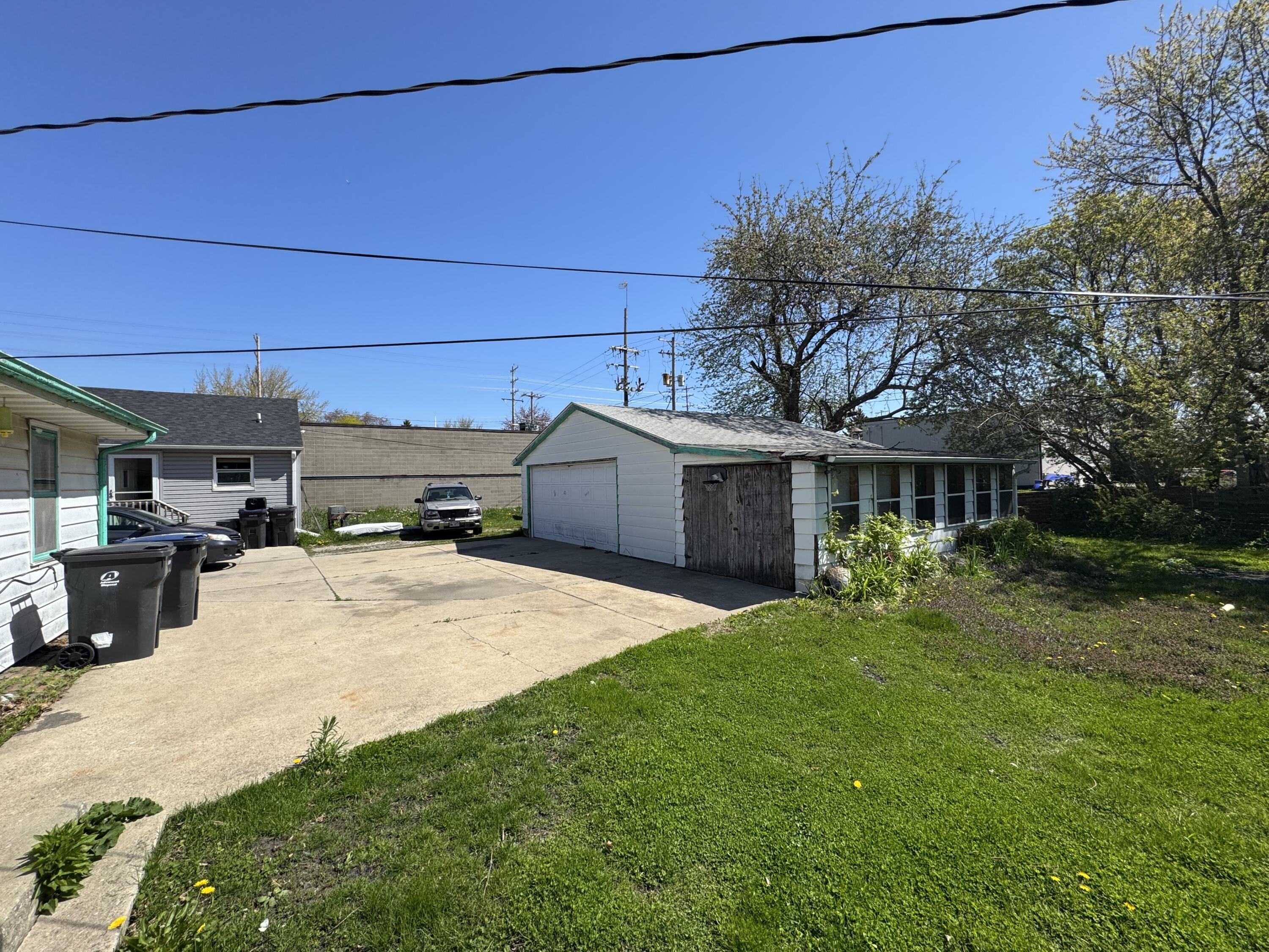 3019 Phillips Avenue Mount Pleasant, WI 53403 - Photo 4 of 20 Garage/Driveway