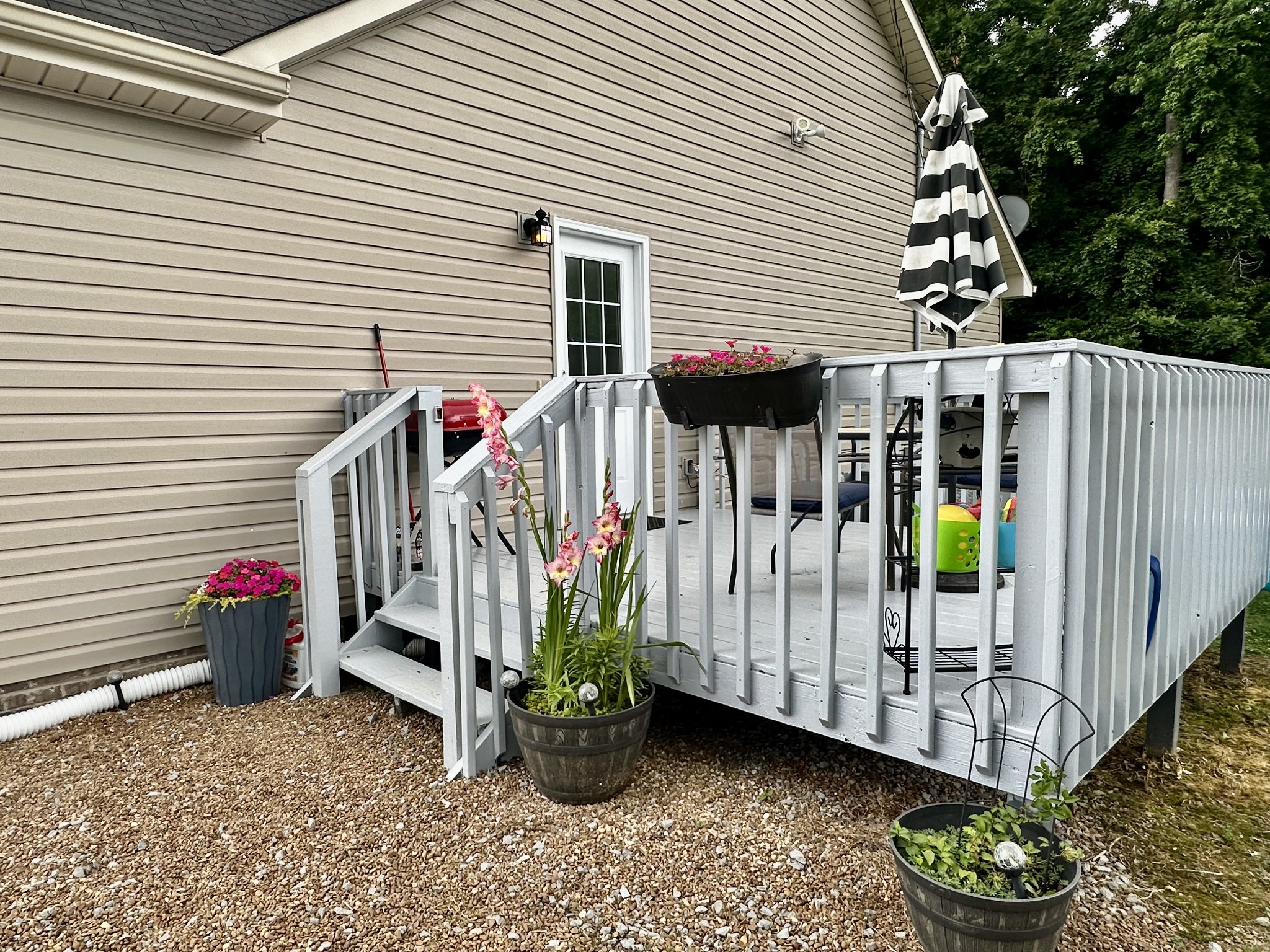 8 Hunters Ridge Drive Fayetteville, TN 37334 - Photo 3 of 37 a view of a porch with a flower garden