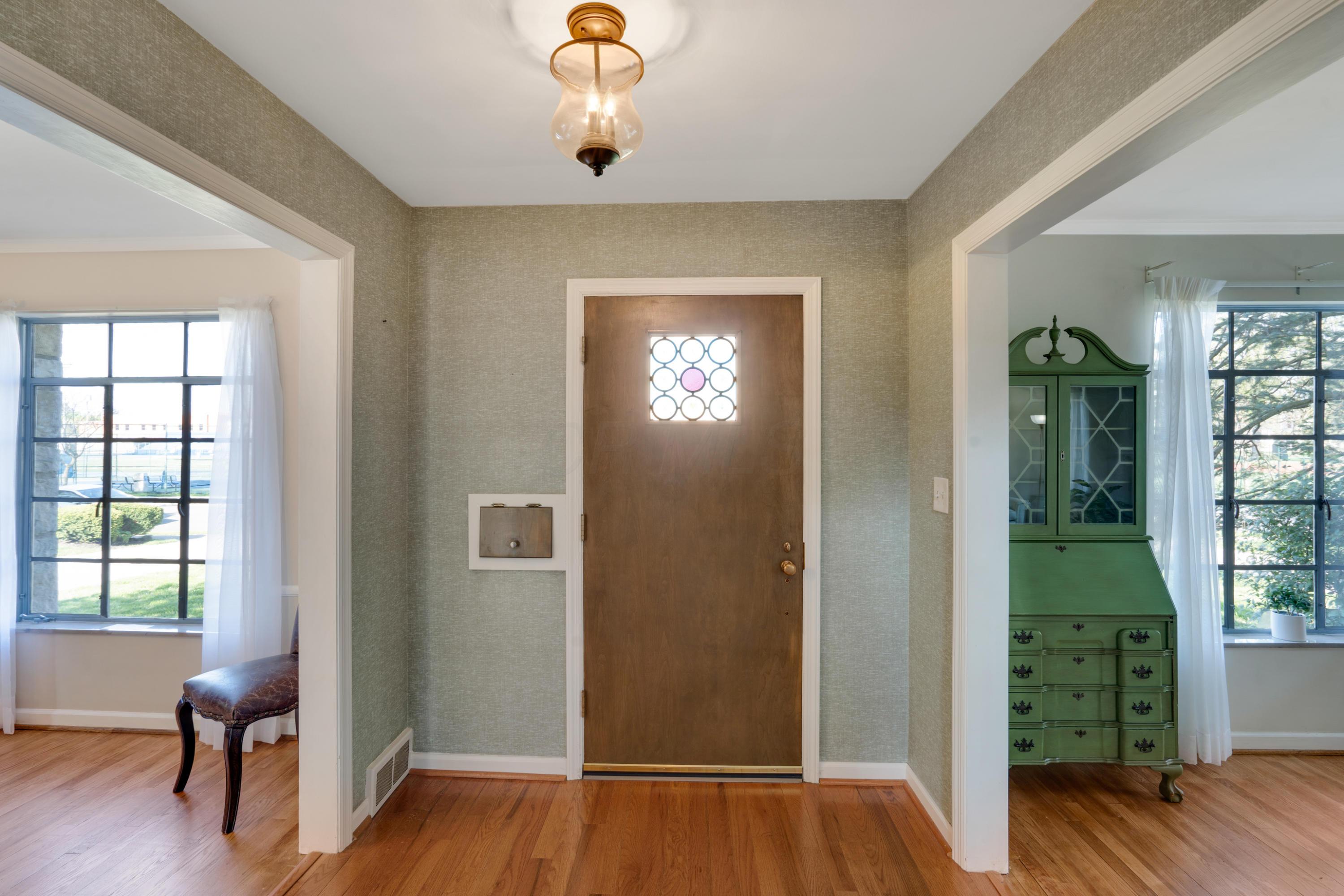 292 South Stanwood Road Bexley, OH 43209 - Photo 4 of 59