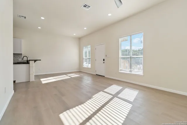 an empty room with windows and pillars in it