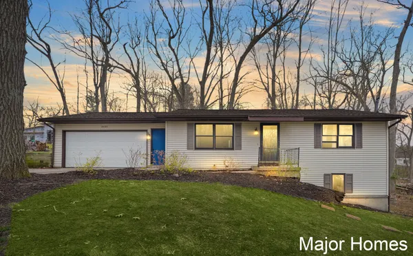 $349,900 | 8445 Oakview Avenue, Rockford, MI 49341