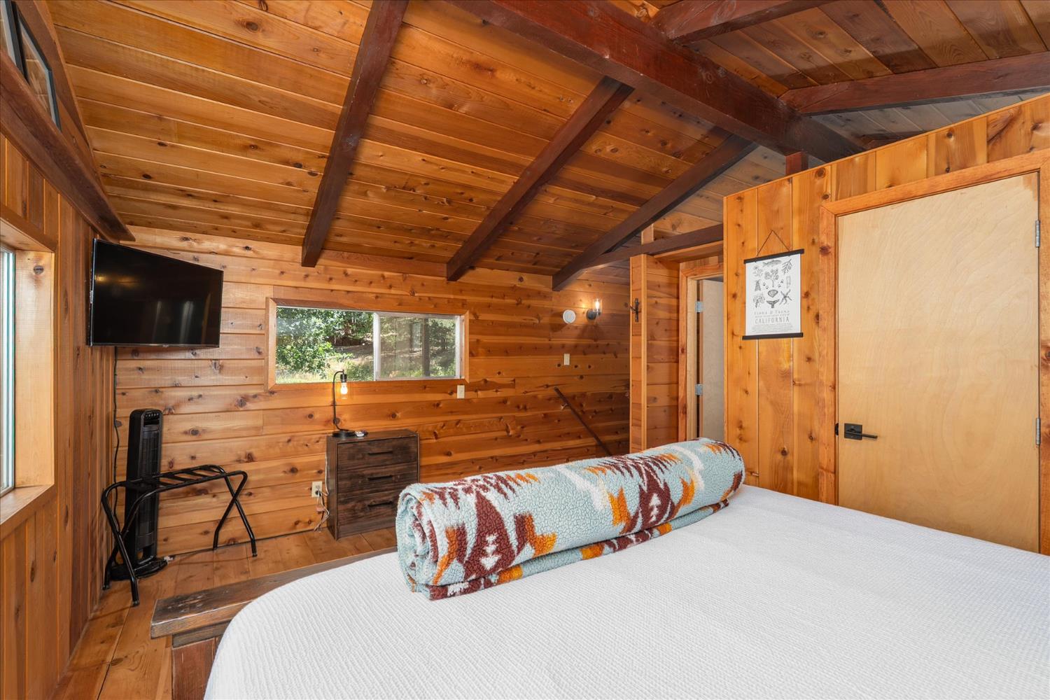 44800 Mountain Meadow Road Oakhurst, CA 93644 - Photo 20 of 41 a view of a livingroom with furniture and flat screen tv