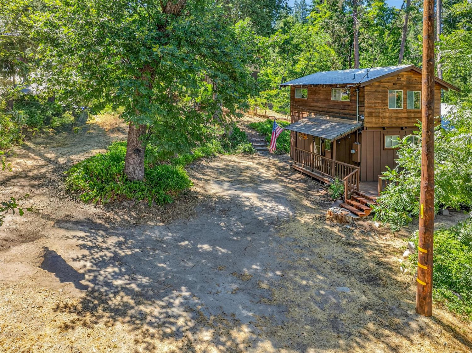 44800 Mountain Meadow Road Oakhurst, CA 93644 - Photo 38 of 41 a view of a wooden bench sitting in a backyard