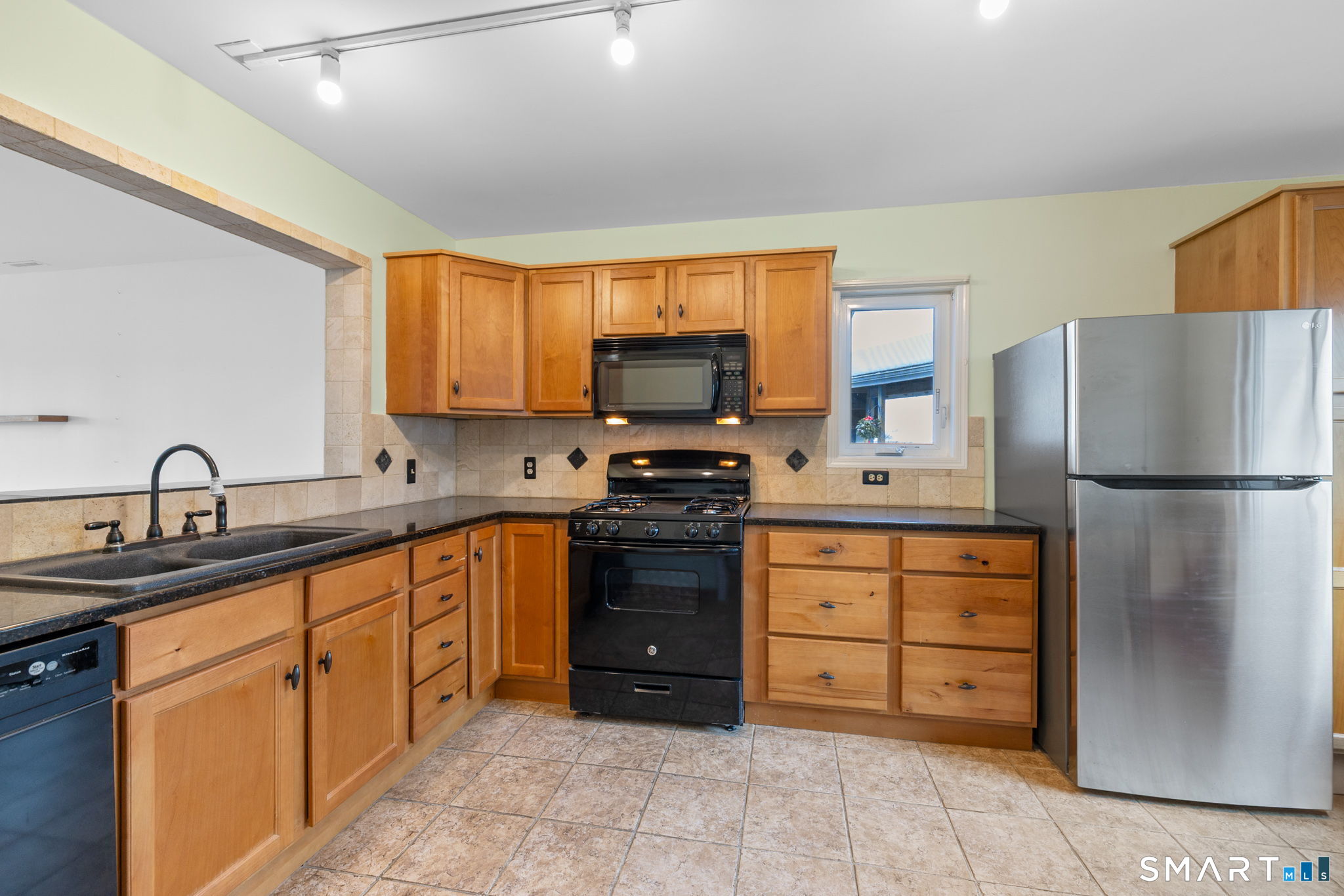 2 Mansfield Grove Road, Unit 362 East Haven, CT 06512 - Photo 14 of 37