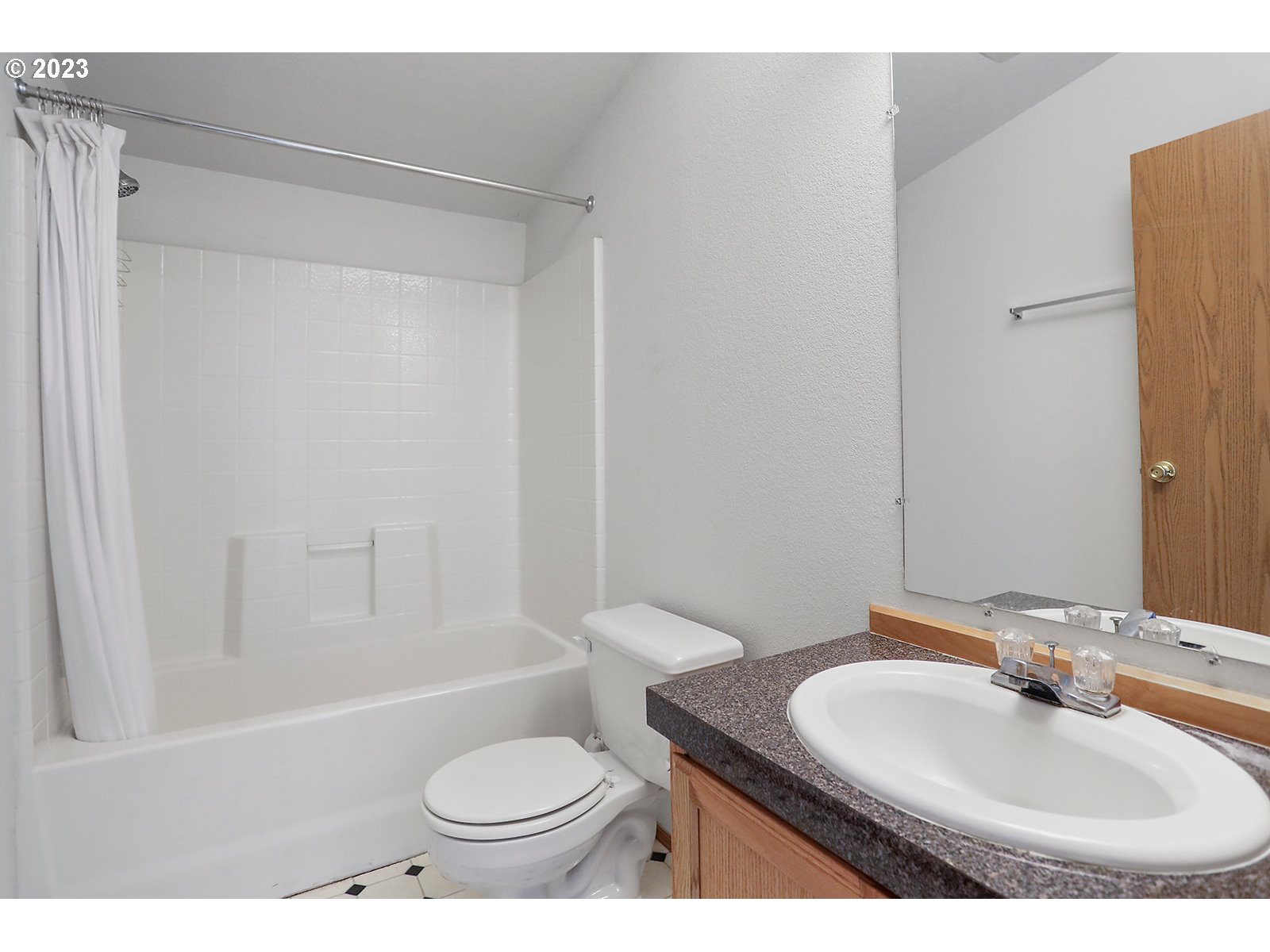 42 Snowden Road White Salmon, WA 98672 - Photo 7 of 15 Gallery Image 7